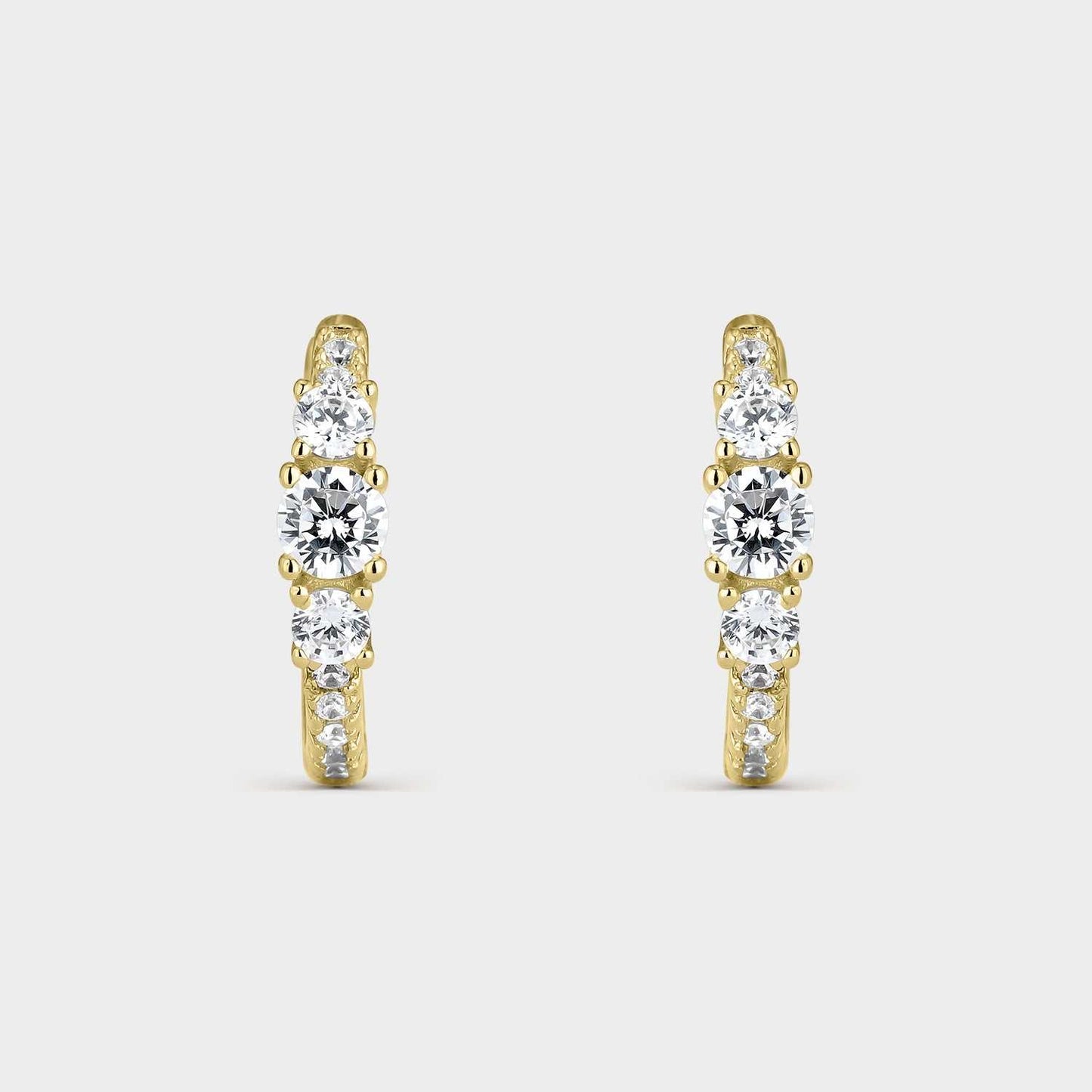 Pendientes criollas de plata bañada en oro amarillo con circonitas blancas de distintos tamaños