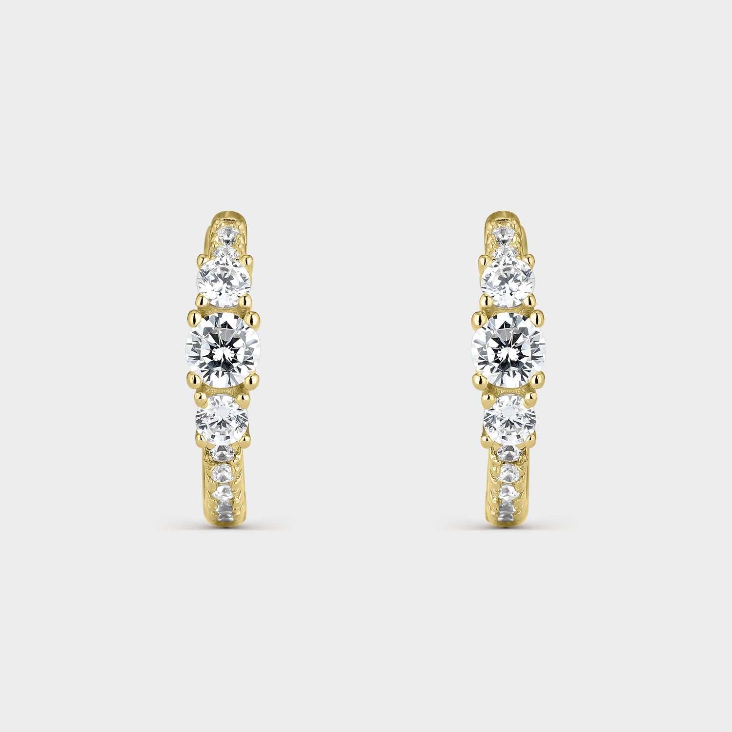Pendientes criollas de plata bañada en oro amarillo con circonitas blancas de distintos tamaños