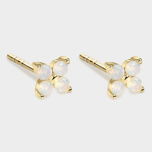 Pendientes de flor bañado en oro con ópalos blancos