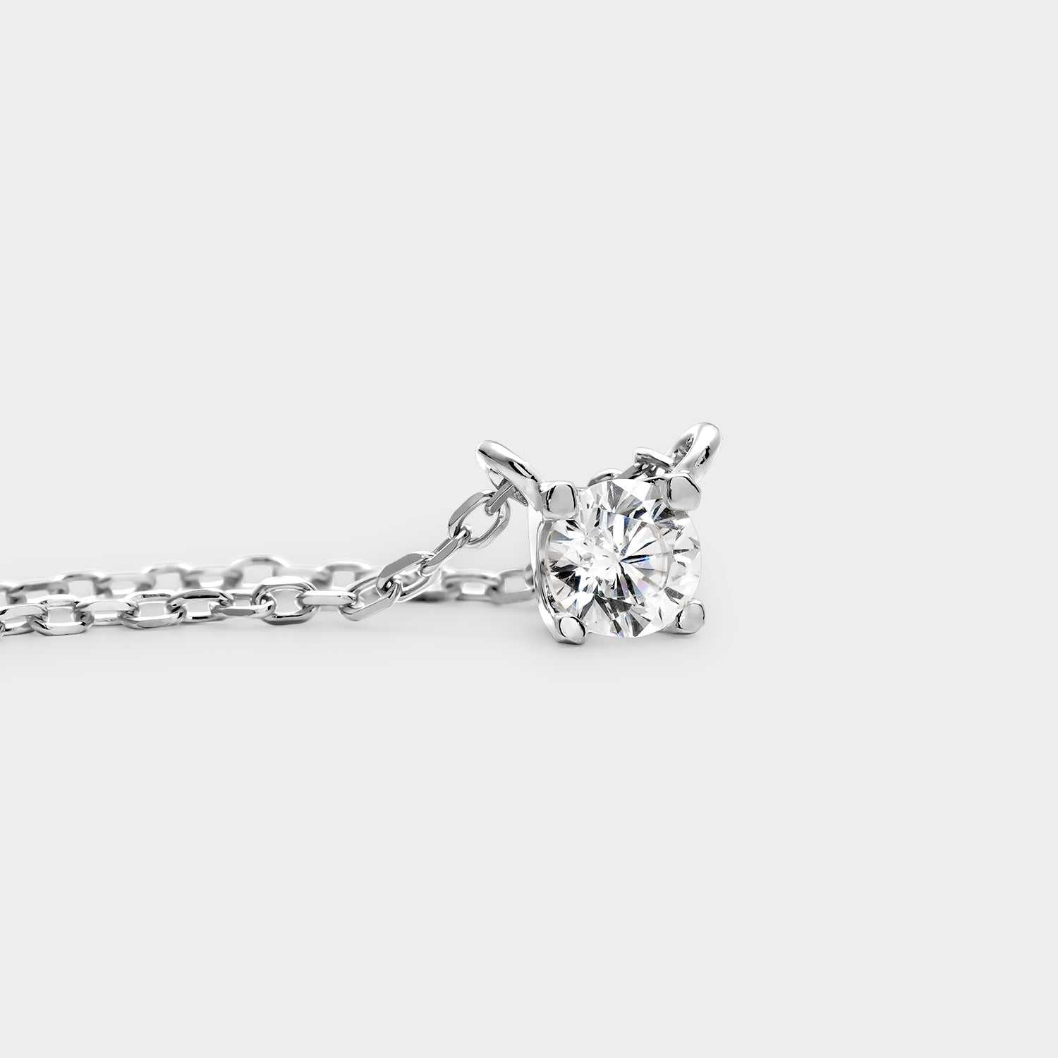 Collar de plata de ley 925 con circonita montada sobre 4 garras