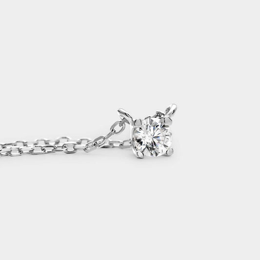 Collar de plata de ley 925 con circonita montada sobre 4 garras