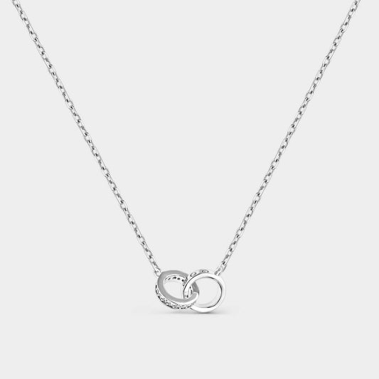 Collar de plata con alianzas entrelazadas