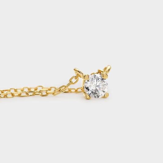 Collar de plata chapado en oro amarillo con circonita de 3,8 mm montado sobre 4 garras