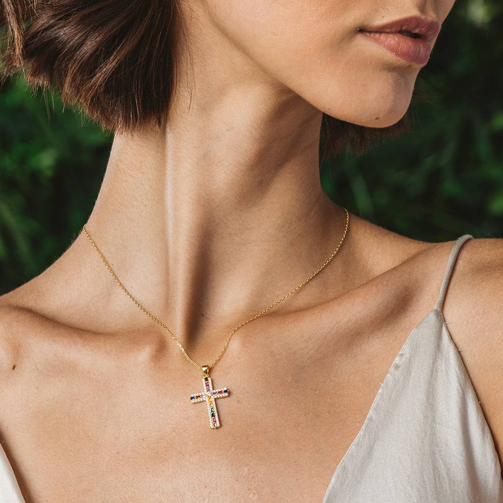 Collar de plata bañada en oro con cruz circonitas multicolor