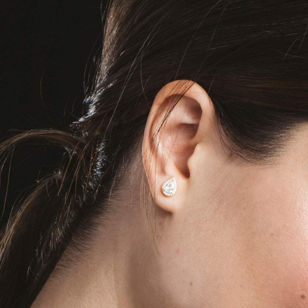 Conjunto en lágrima de collar y pendientes en plata bañada en oro con circonitas blancas