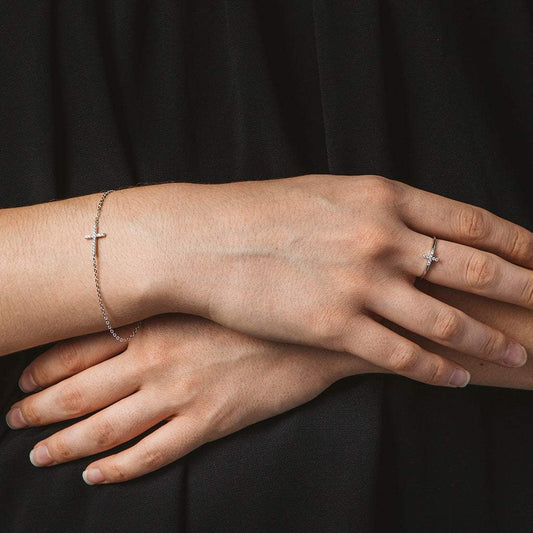 Anillo de plata de ley 925 y circonitas con motivo de cruz 