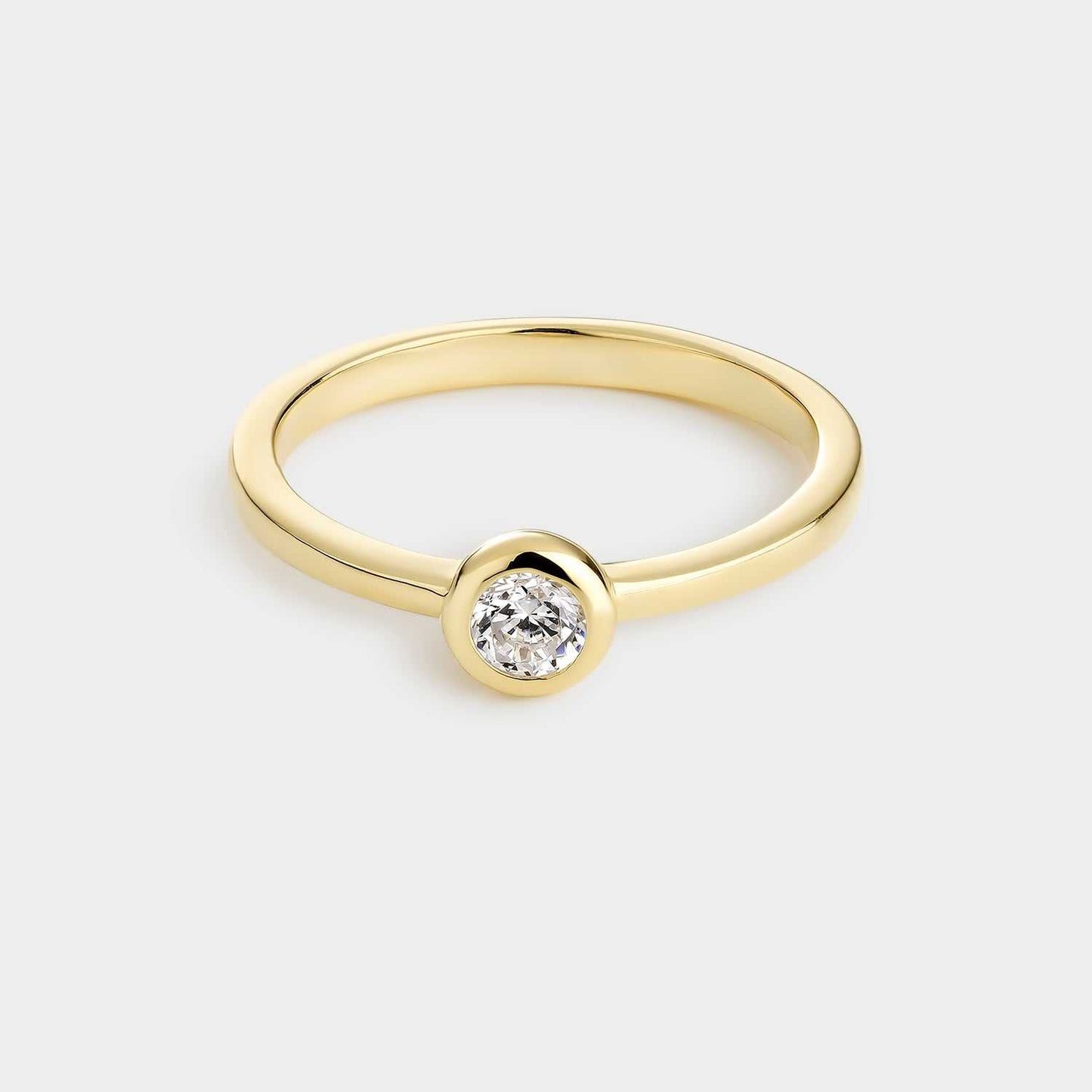 Gelbvergoldeter Solitärring aus Silber mit 3,8 mm großem Zirkonia in der Fassung