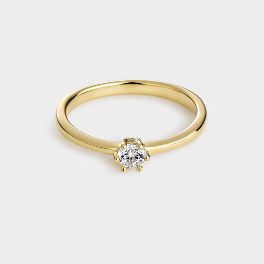 Anillo solitario de plata chapado en oro amarillo con circonita